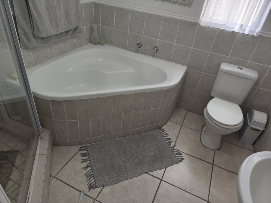 5 Bedroom Property for Sale in Perlemoenbaai Western Cape